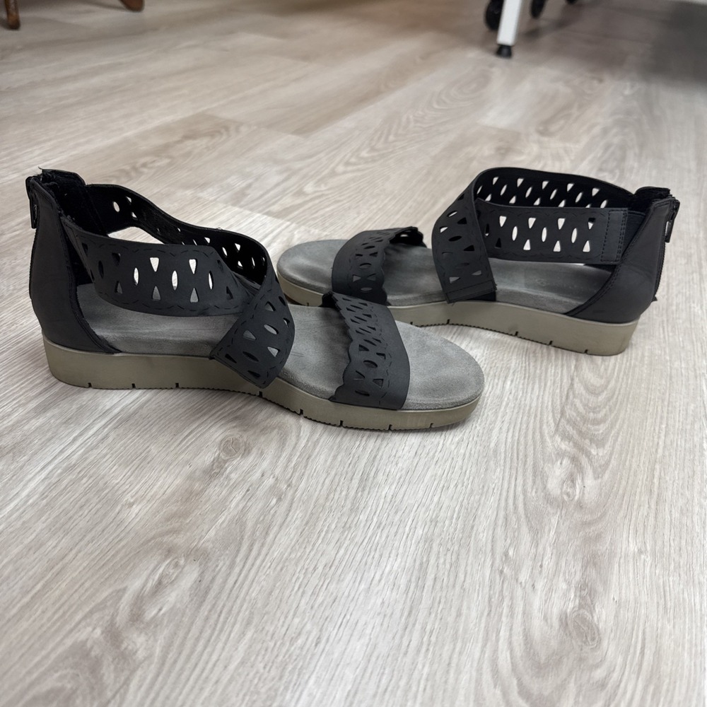 Baretraps Womens Black Cutout Wrap Crisscross Comfort Heel Zip Flat Sandals 7.5 - Picture 13 of 13